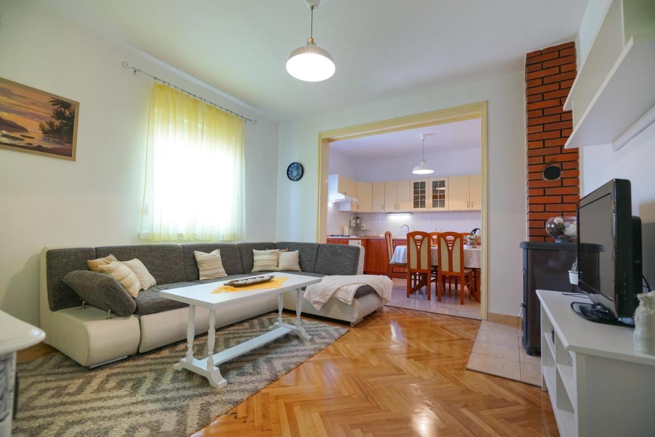 Apartment Jardin With Free Cowered Parking Zadar Exterior foto